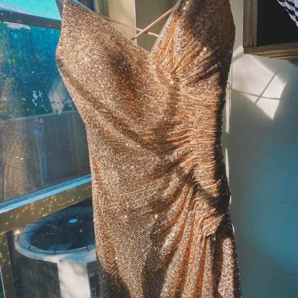 ✨GOLD PROM DRESS✨ - Picture 6 of 10